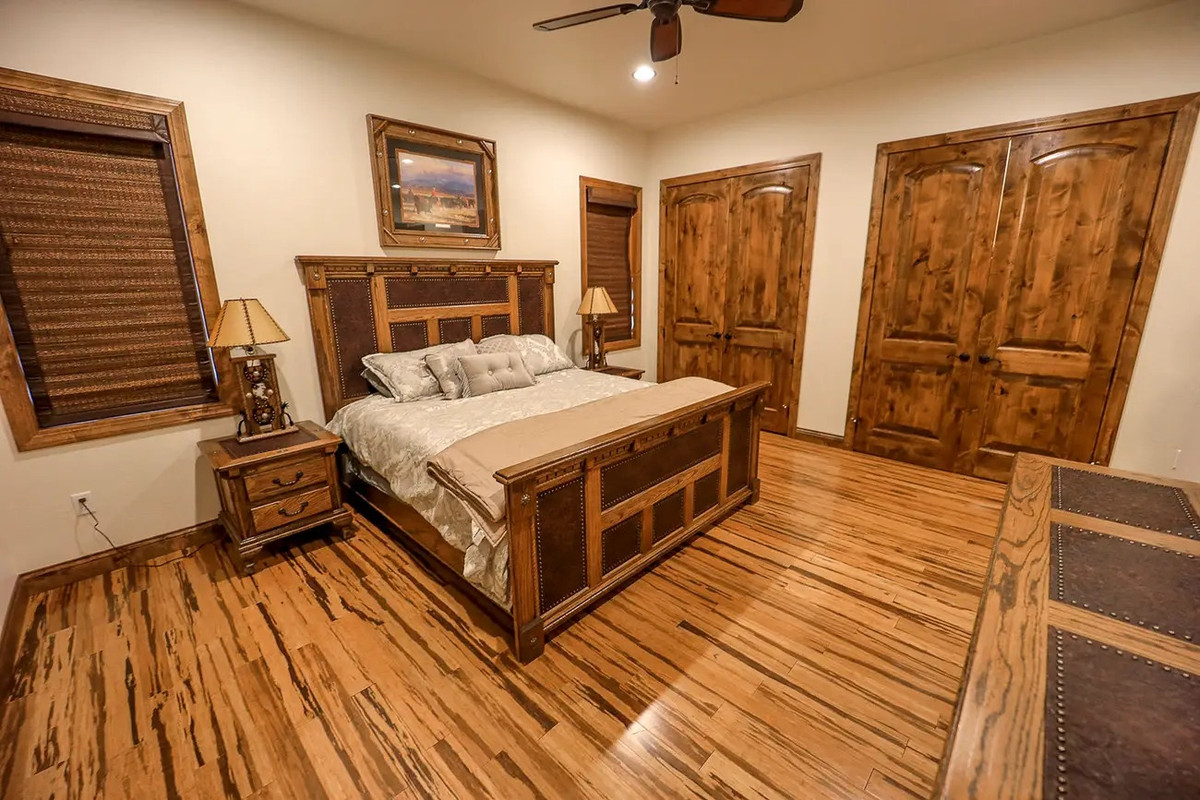 Anh Wanless mới đây đã bán trang trại cho Công ty J-Six South Dakota Land Holdings với giá 37,5 triệu USD, cao hơn gấp đôi số tiền anh đã mua vào năm 2009.