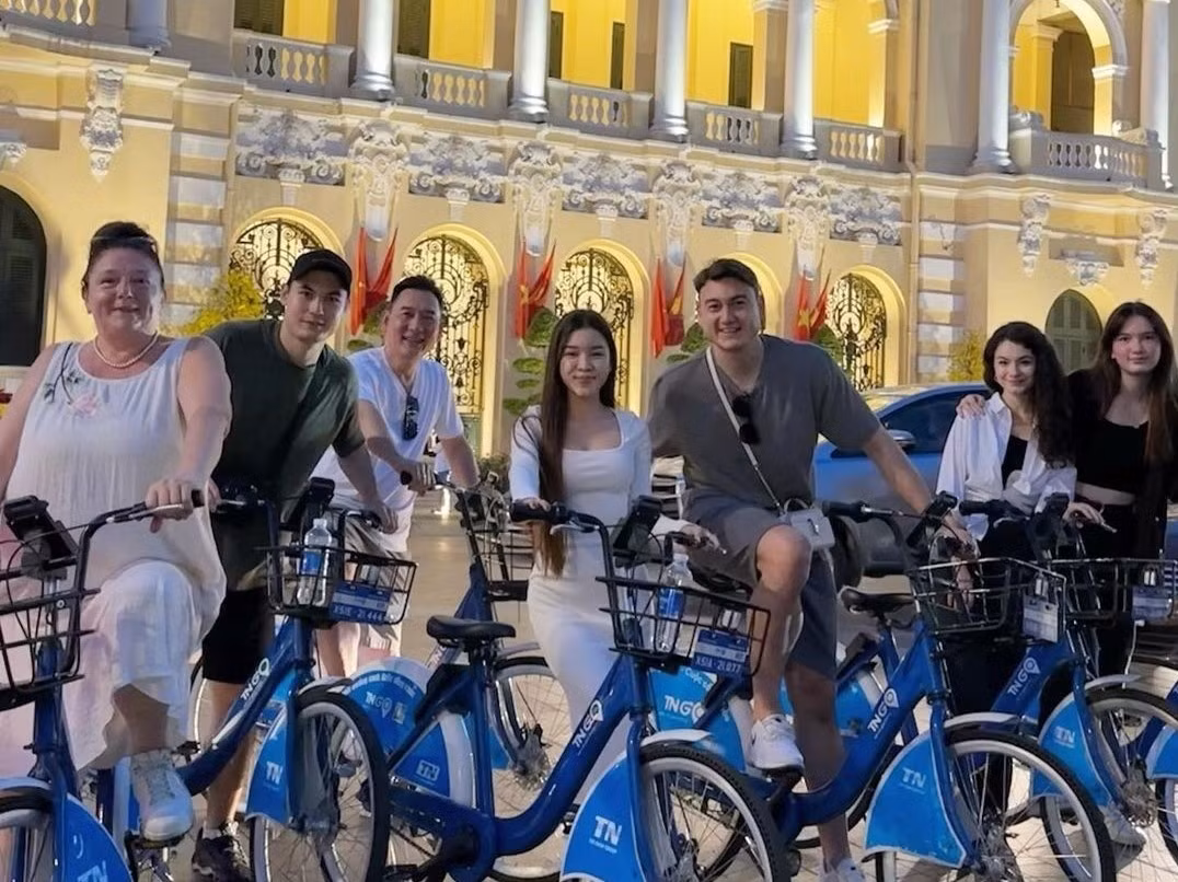 Gia dinh Dang Van Lam du xuan o TP.HCM