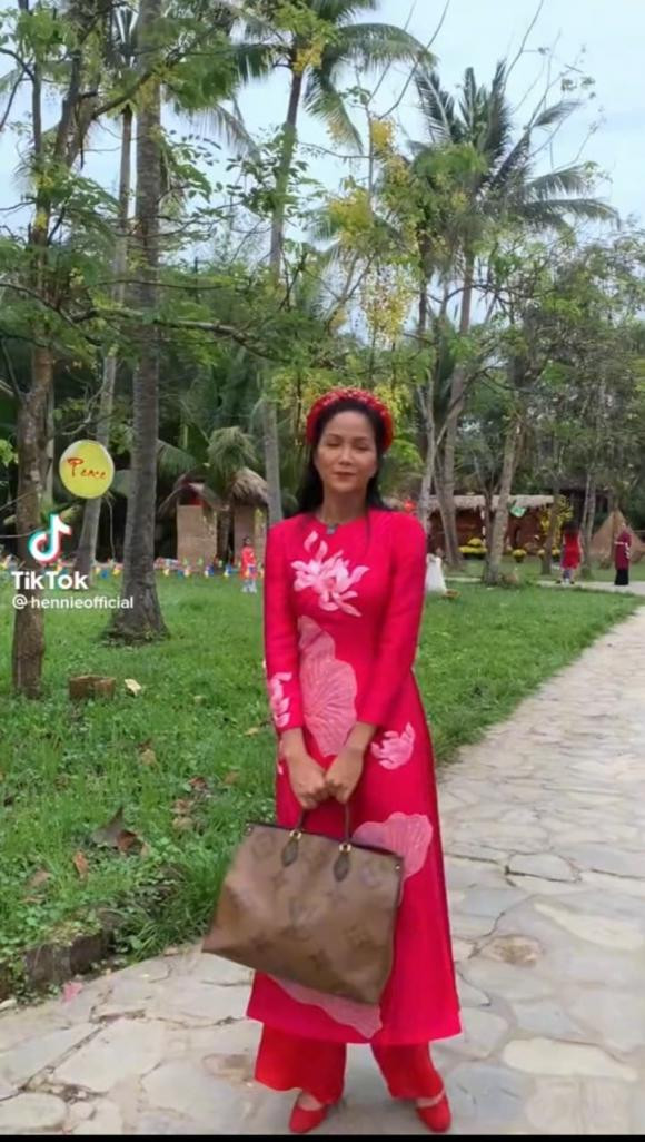 H'Hen Nie lai xai do hieu nhu pha, tui 70 trieu cung 