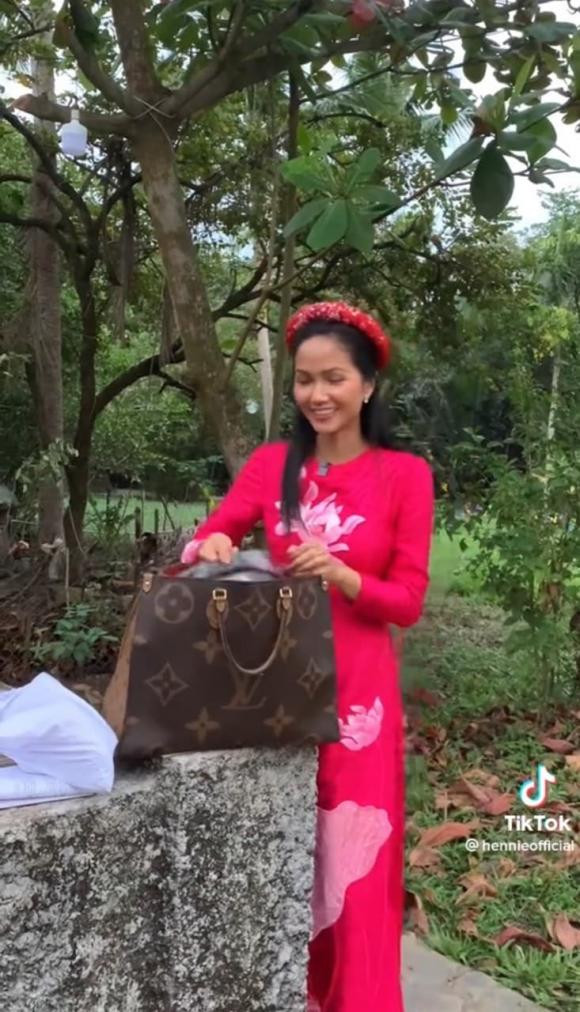 H'Hen Nie lai xai do hieu nhu pha, tui 70 trieu cung 