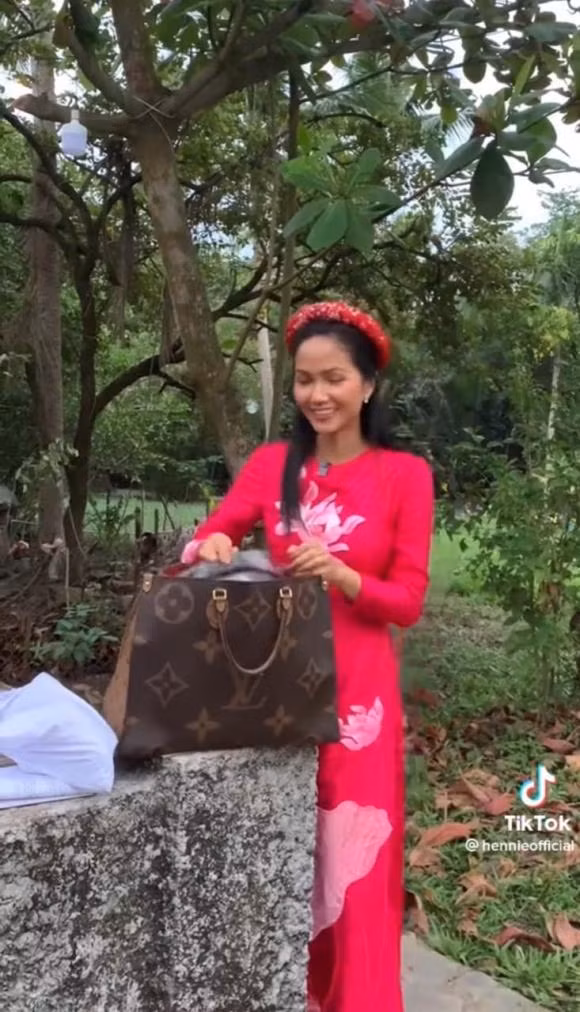 H'Hen Nie lai xai do hieu nhu pha, tui 70 trieu cung 