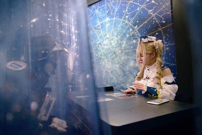 Gioi tre Trung Quoc tim den tarot xin tu van tinh yeu-Hinh-2