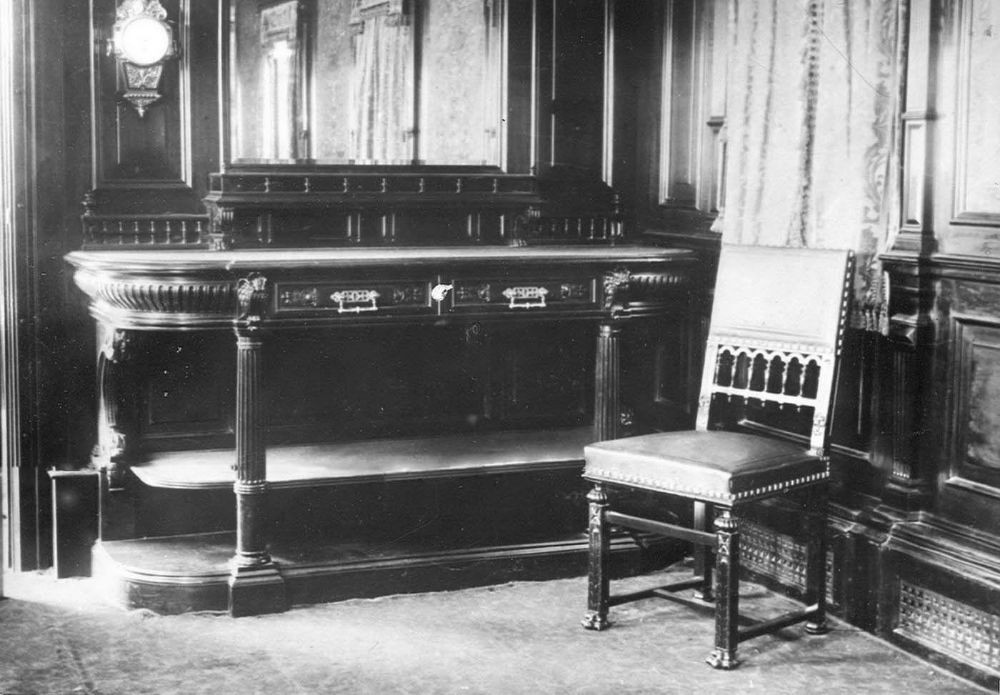 Một góc của phòng ăn trên tàu.