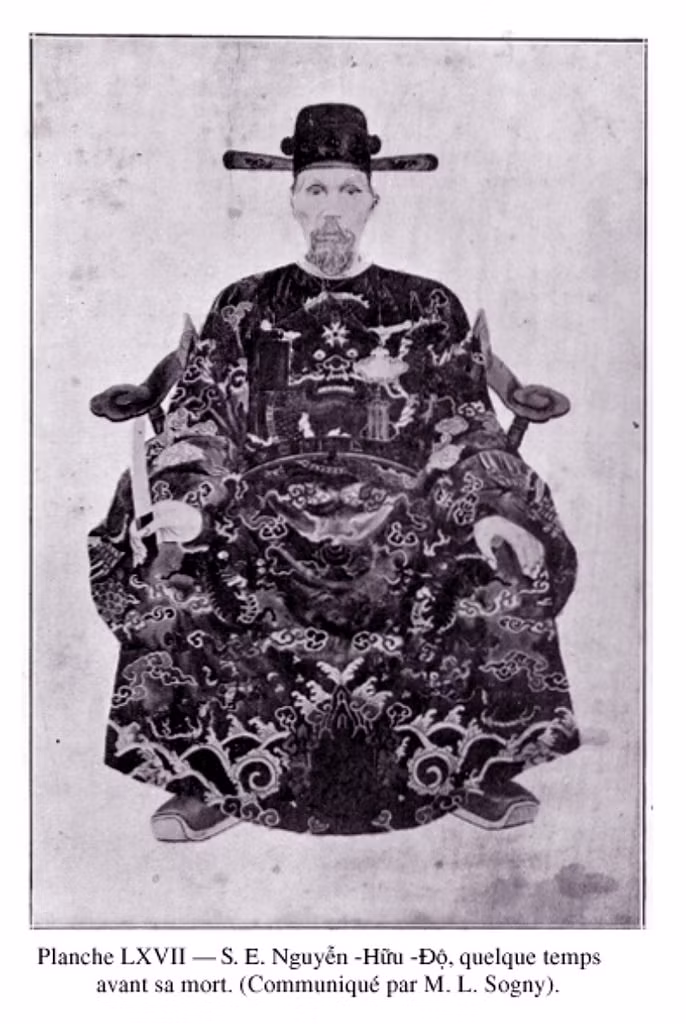 Chân dung quan đại thần Nguyễn Hữu Độ, năm 1888. Ông Nguyễn Hữu Độ (1813-1888) làm quan thời vua Đồng Khánh, là vị quan Kinh lược sứ Bắc Kỳ đầu tiên của nhà Nguyễn. (Kinh lược sứ là chức danh đại diện nhà vua đi thi hành một sứ mệnh cụ thể và nhất thời). Ảnh tư liệu.