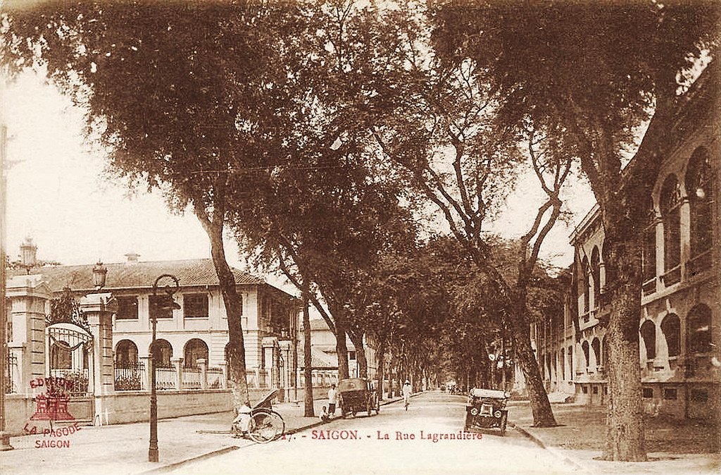 Đường De Lagrandière với Dinh Thượng thư Nội vụ nằm bên trái. Ảnh tư liệu.