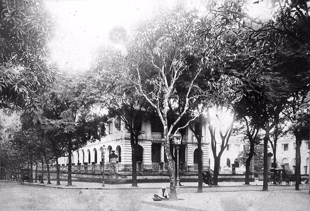 Dinh Thượng thư Nội vụ nhìn từ góc Catinat - De Lagrandière, nay là góc Đồng Khởi - Lý Tự Trọng. Ảnh tư liệu.