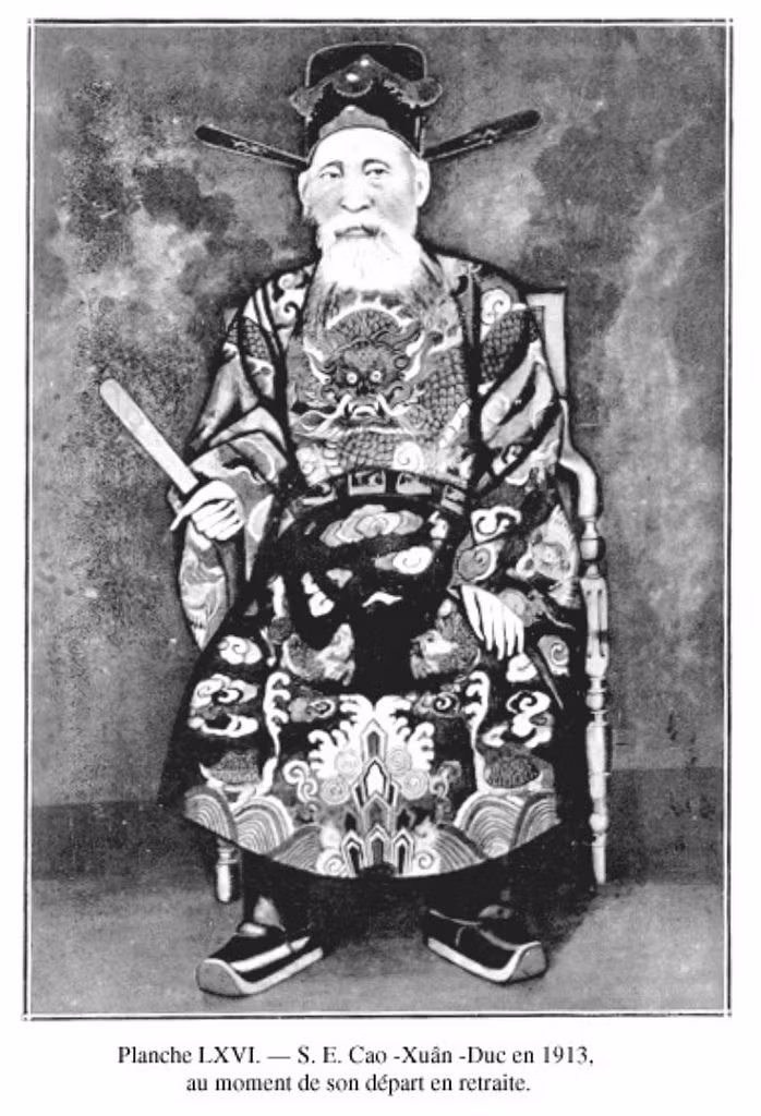 Chân dung quan đại thần Cao Xuân Dục năm 1913. Ông Cao Xuân Dục 1843–1923) là đại quan nhà Nguyễn, từng làm Tổng đốc Sơn Tây - Hưng Hóa - Tuyên Quang, Tổng đốc Định Ninh, Thượng thư Bộ Học, Đông các đại học sĩ, tổng tài Quốc sử quán. Ảnh tư liệu.