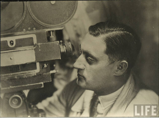 Chân dung một thợ quay phim đang tác nghiệp. Ảnh: Life.