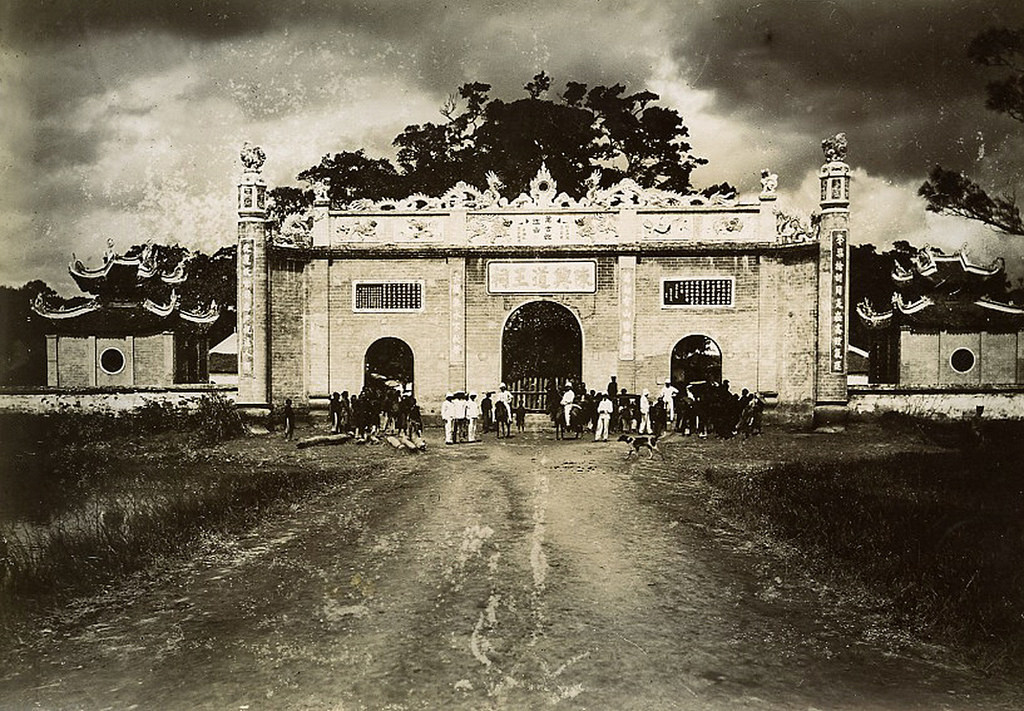 Mặt trước đền Kiếp Bạc, năm 1895. Ảnh tư liệu.