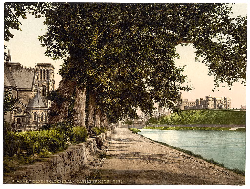 Nhà thờ chính tòa và lâu đài bên hồ Ness, thành phố Inverness. Ảnh: Photoglob Zürich AG.