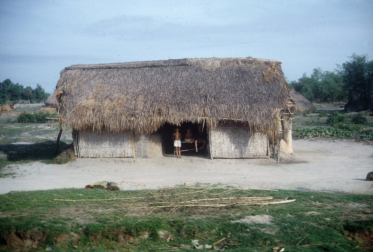 Cận cảnh một ngôi nhà tranh vách đất. Ảnh: William Smith.