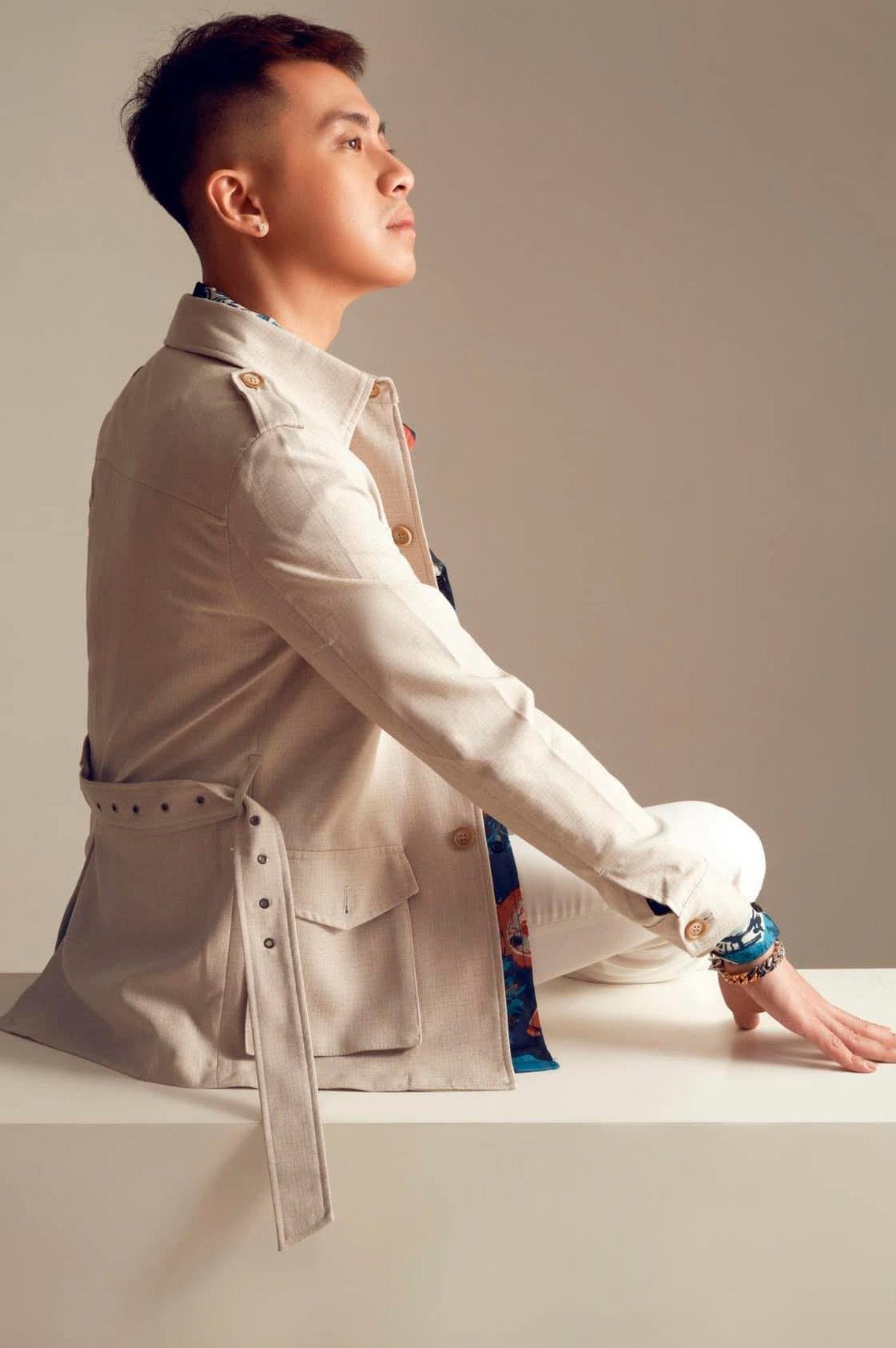 Trang cá nhân của DJ Thái Hoàng có hơn 299.000 lượt theo dõi. Những bản nhạc mix sôi động của DJ Thái Hoàng được chia sẻ trên YouTube thu hút rất nhiều lượt xem.