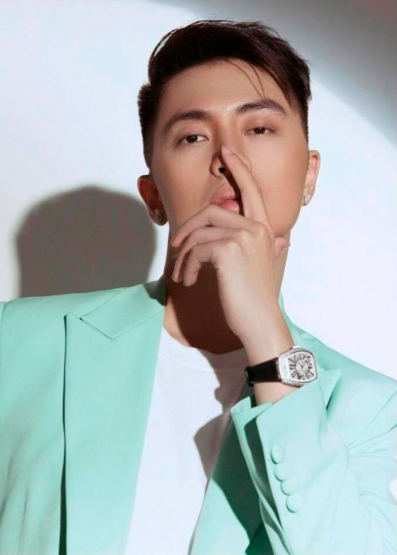 Trong gần 10 năm làm nghề DJ, Thái Hoàng từng làm việc ở rất nhiều quán bar tại Hải Phòng cũng như các vũ trường từ Nam ra Bắc.