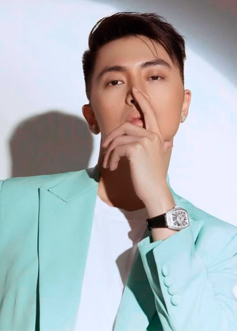 Trong gần 10 năm làm nghề DJ, Thái Hoàng từng làm việc ở rất nhiều quán bar tại Hải Phòng cũng như các vũ trường từ Nam ra Bắc.