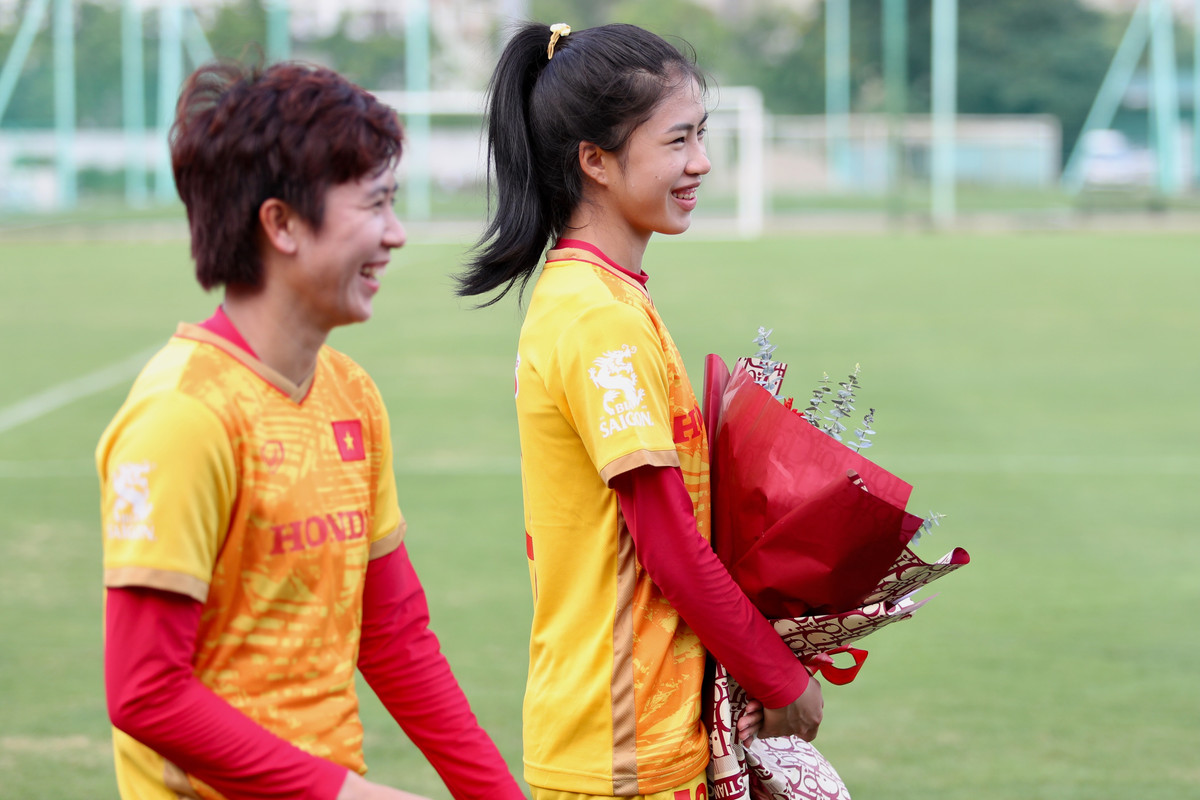 Ngày 5/7, tuyển nữ Việt Nam sẽ lên đường sang New Zealand dự World Cup. Đội sẽ đá giao hữu với đội chủ nhà và tuyển nữ Tây Ban Nha trước khi khởi tranh vòng bảng.