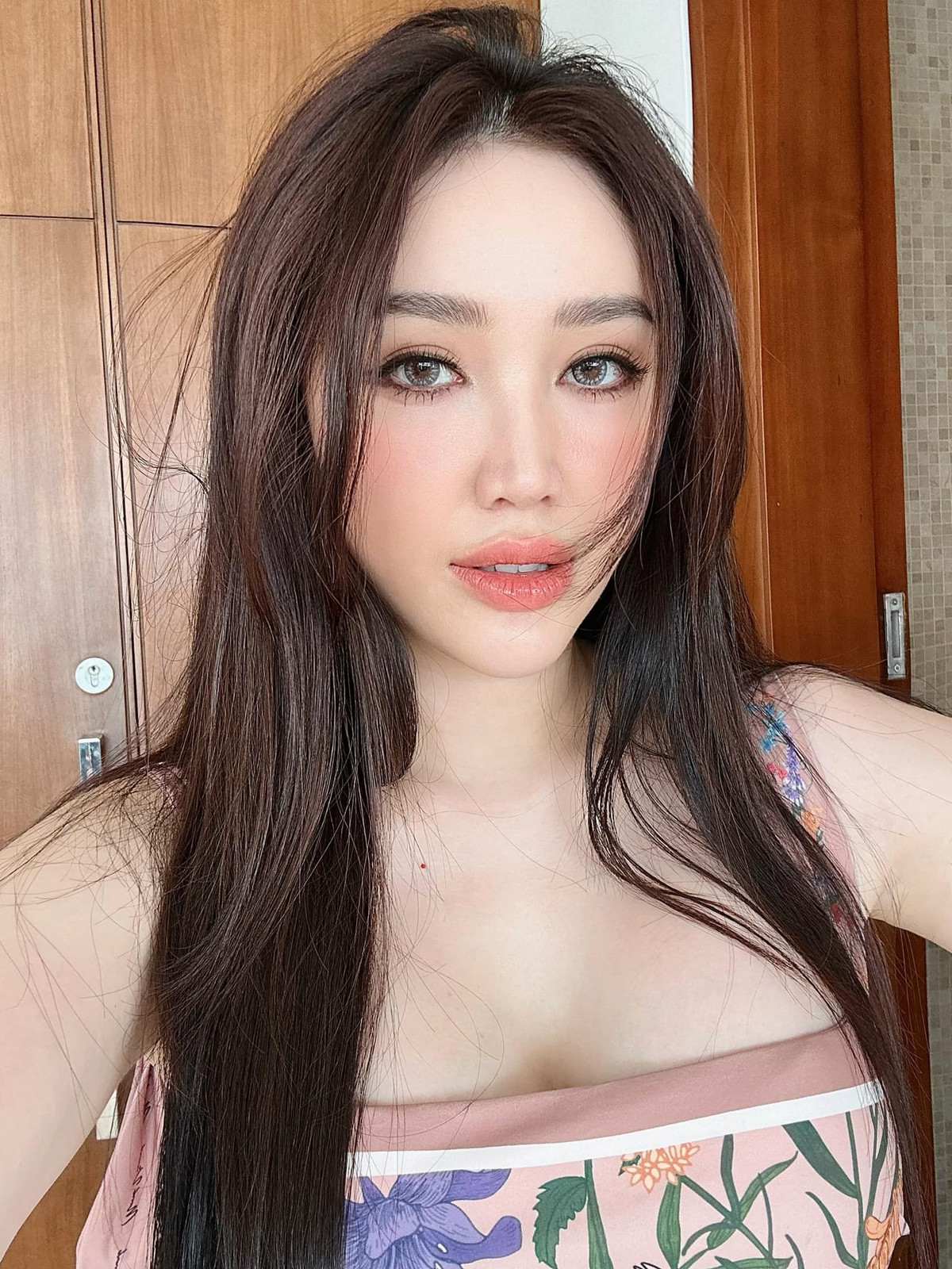 Sao Việt ngày 3/1: Bảo Thy xinh đẹp quyến rũ với lối trang điểm khác lạ.