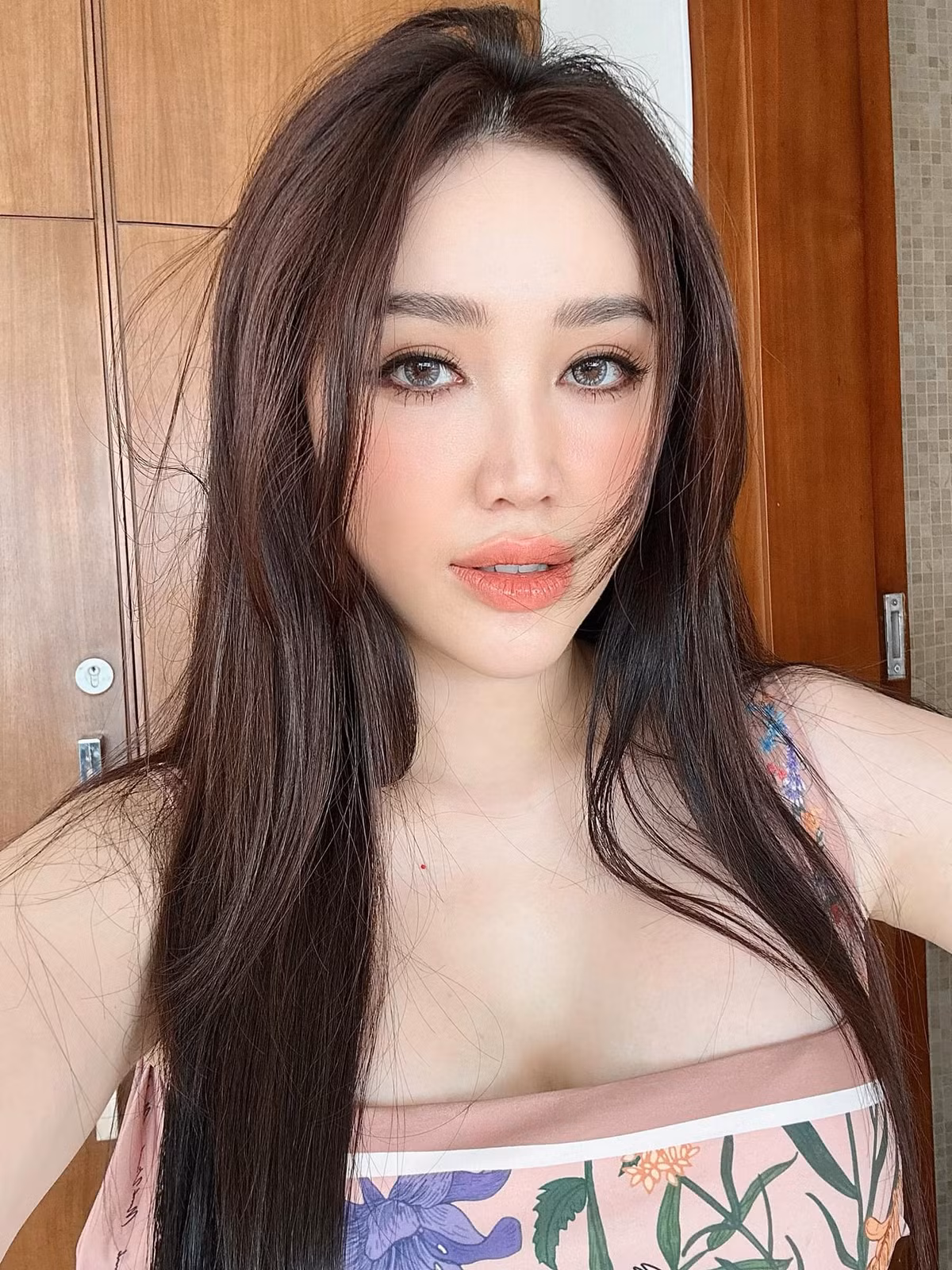 Sao Việt ngày 3/1: Bảo Thy xinh đẹp quyến rũ với lối trang điểm khác lạ.