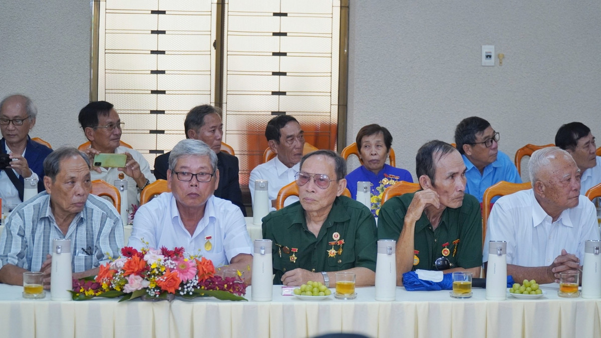 Chương trình gặp mặt đại diện Thường trực Ban Liên lạc chiến sĩ cách mạng Việt Nam bị địch bắt, tù đày và các đại biểu cựu tù chính trị Côn Đảo nhằm thăm hỏi, động viên và ghi nhận công lao, đóng góp to lớn của lớp lớp chiến sĩ cách mạng, các anh hùng, liệt sĩ và đồng bào yêu nước đã chiến đấu kiên cường, hy sinh vì sự nghiệp giải phóng dân tộc.