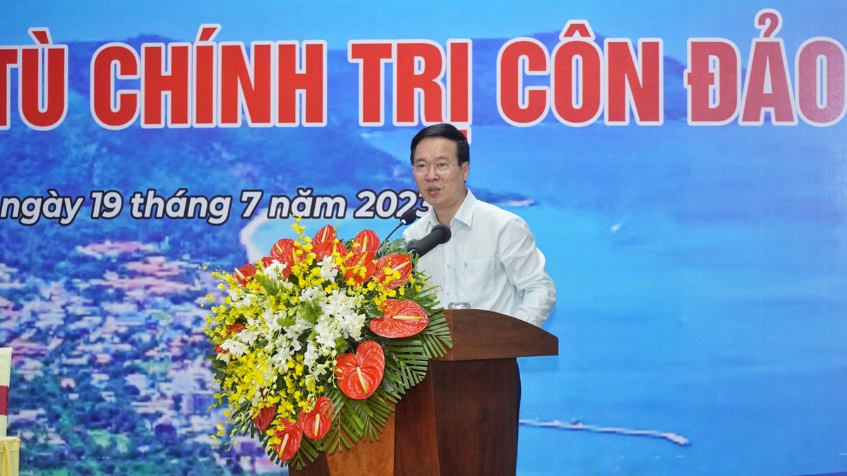 Lắng nghe ý kiến của các đại biểu, Chủ tịch nước Võ Văn Thưởng chia sẻ, trong cuộc sống, mỗi người có một hoàn cảnh, cuộc sống khác nhau, nhưng vẫn kiên cường sống chung với thương tích, với bệnh tật, nhưng luôn lạc quan, yêu đời, tin tưởng vào sự phát triển của đất nước.