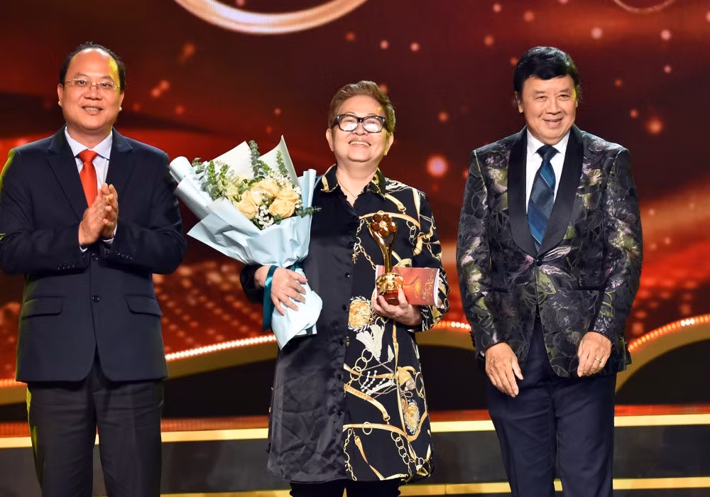 Nhan Phuc Vinh, Ninh Duong Lan Ngoc bat ngo doat giai Mai Vang-Hinh-7