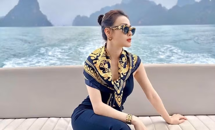 Trước đó, nhiều bức hình của Phương Oanh trong các chuyến du lịch được cho là do nam doanh nhân chụp.