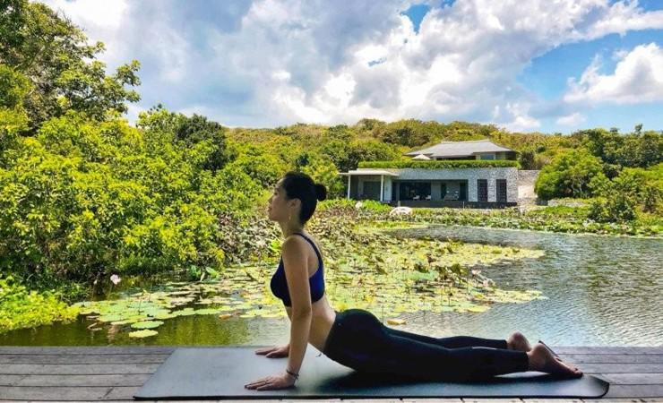 hu Trang được khán giả biết đến khi đạt danh hiệu Á hậu 1 tại cuộc thi Hoa hậu thế giới người Việt tại Séc và lọt chung kết Hoa hậu thế giới người Việt năm 2010.