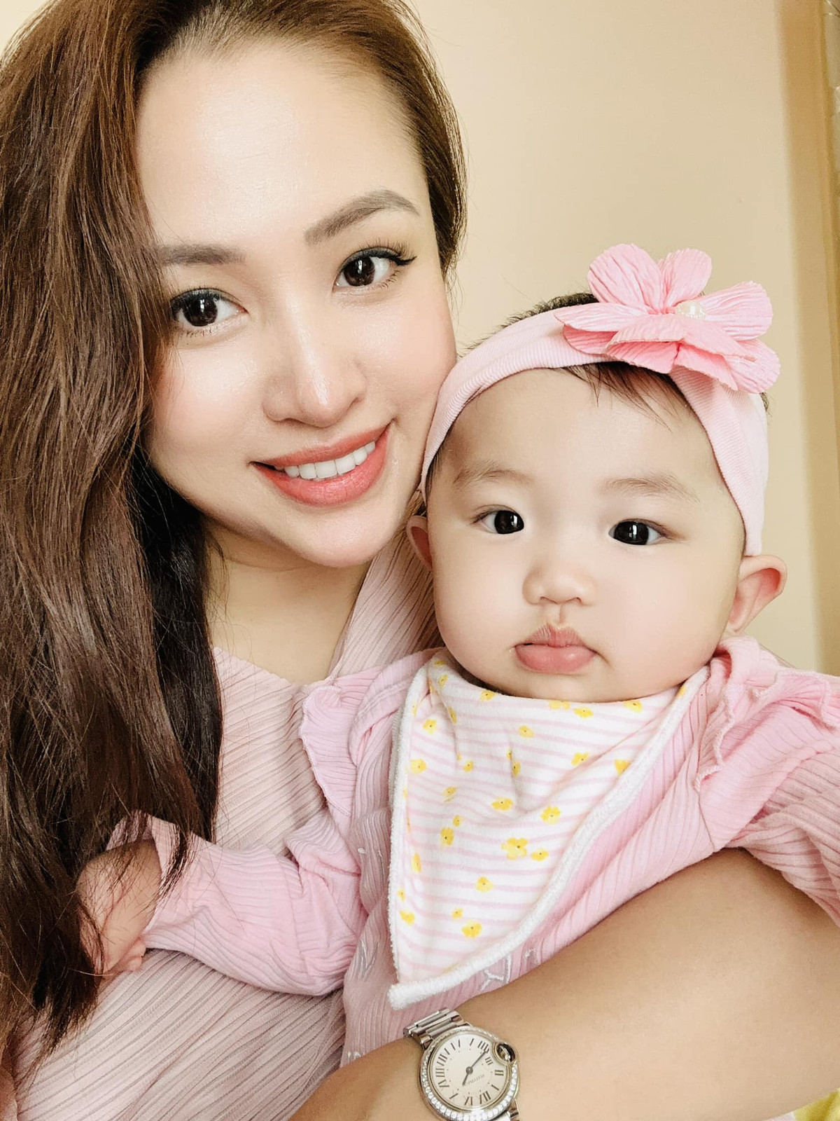 Lan Phuong cung chong Tay dua con di du lich, Hien Thuc kin dao-Hinh-5