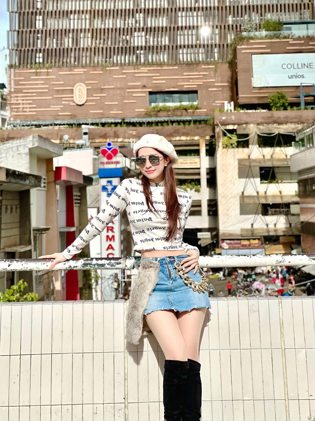 Diễn viên Phạm Quỳnh Nga đăng ảnh du lịch ở Hong Kong (Trung Quốc).