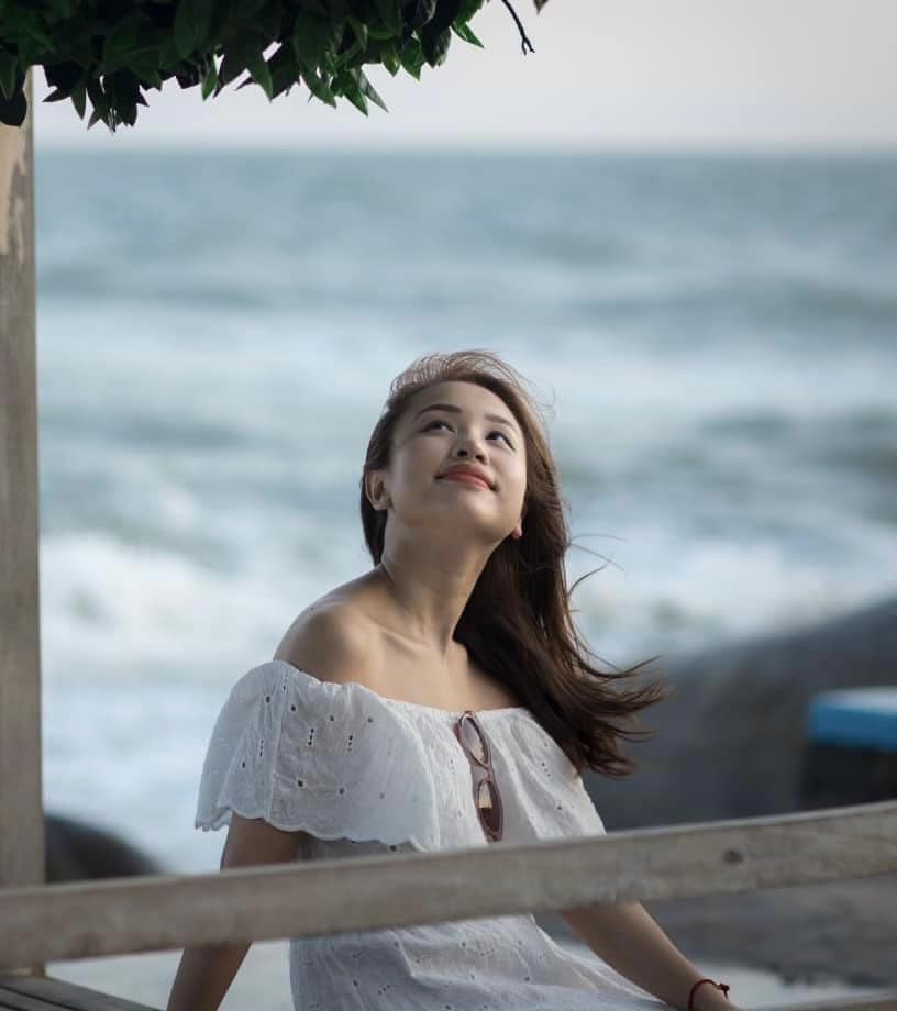 Thanh Vân Hugo đẹp dịu dàng trong bức ảnh mừng tuổi mới. Cô nàng mong muốn sẽ có thật nhiều bình an.