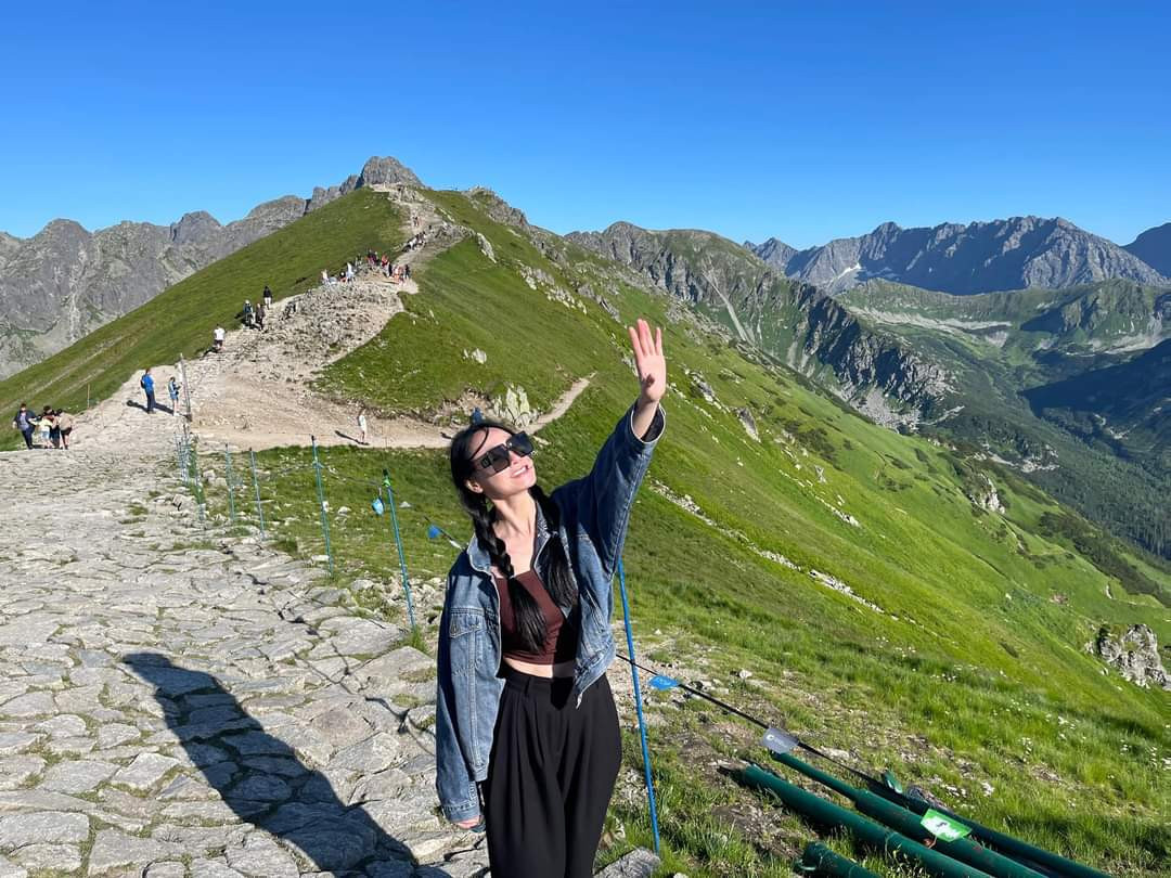 Diễn viên Quách Thu Phương dạo chơi ở Ba Lan.