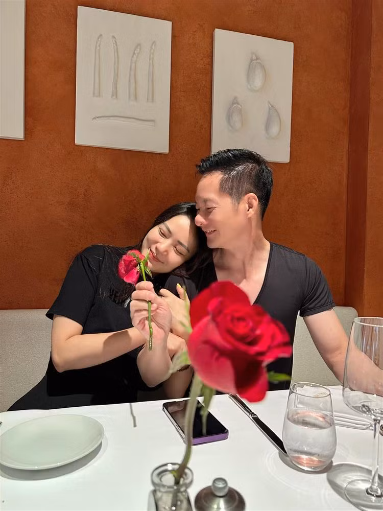 Phan Như Thảo tận hưởng giây phút ngọt ngào ngày Valentine bên chồng con ở Thái Lan.