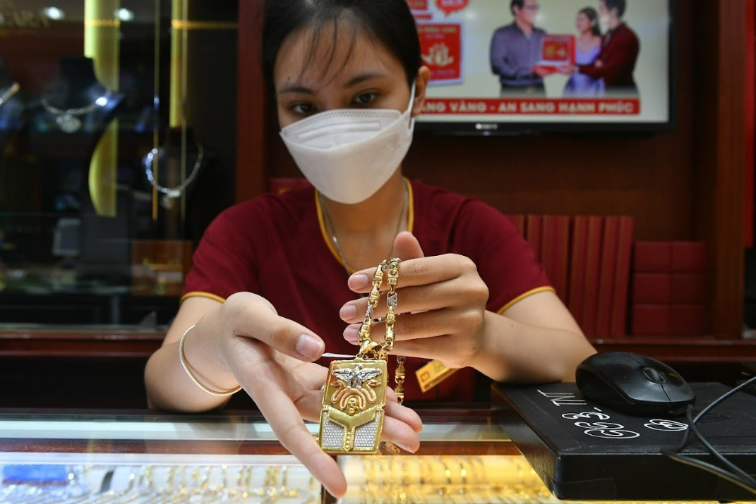 Gia vang hom nay 14/2: Cho mot “cu huych” manh tu kinh te My