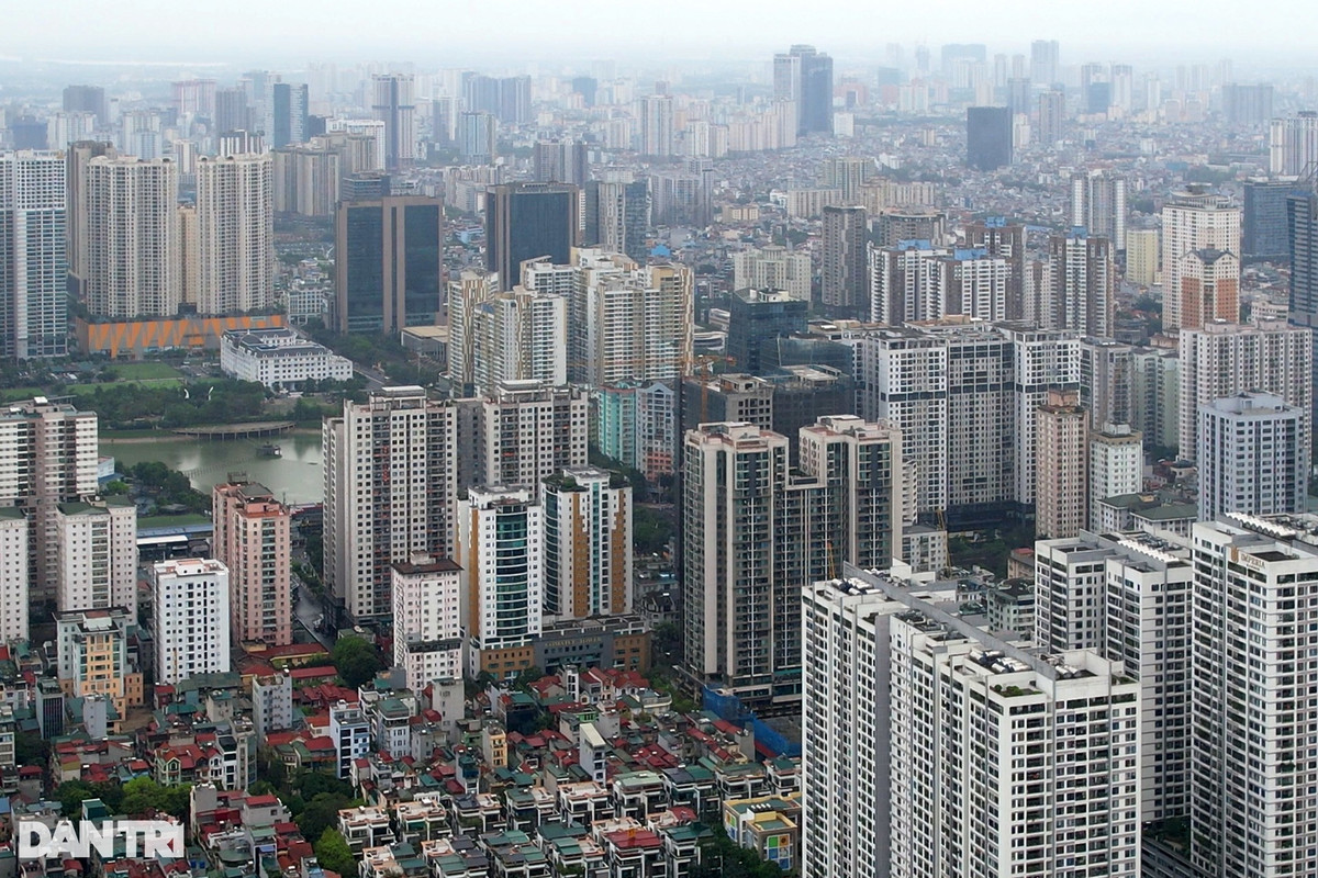 Người dân đổ về thành phố sinh sống, làm việc, học tập ngày càng đông, nhu cầu nhà ở tăng cao. Đã xuất hiện nhiều khu cao tầng với mật độ xây dựng dày đặc. Trong ảnh là một khu vực thuộc quận Thanh Xuân.
