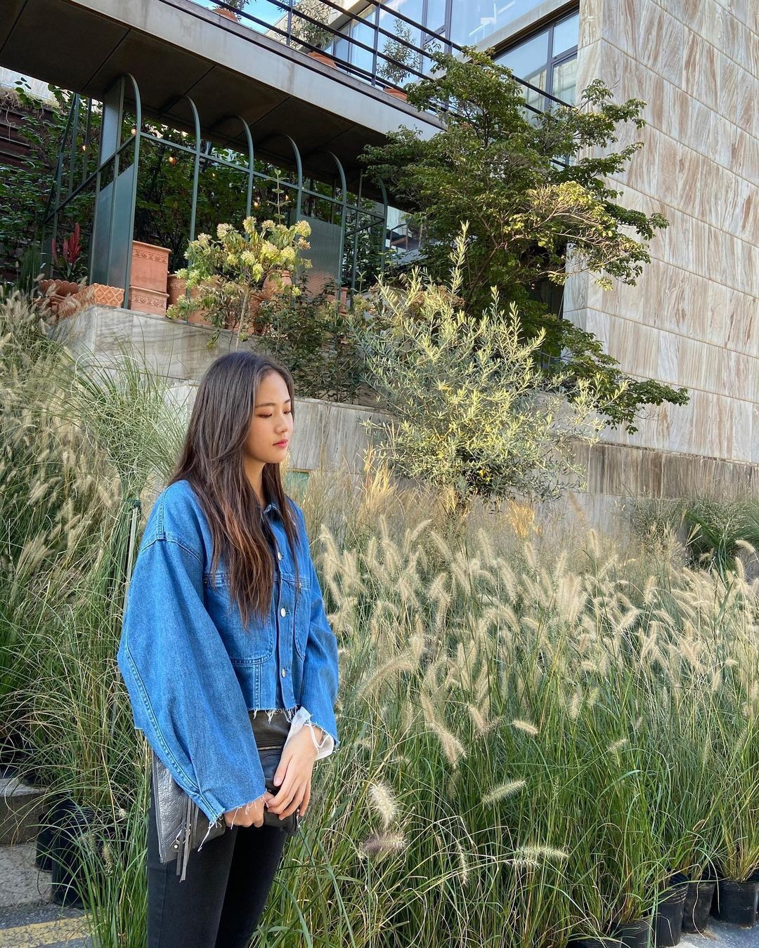 Một tuần trước khi qua đời, Lee Yeon Je đăng tải bài viết trên trang cá nhân, chia sẻ về công việc của cô bị ảnh hưởng vì những biến cố sức khỏe nghiêm trọng.