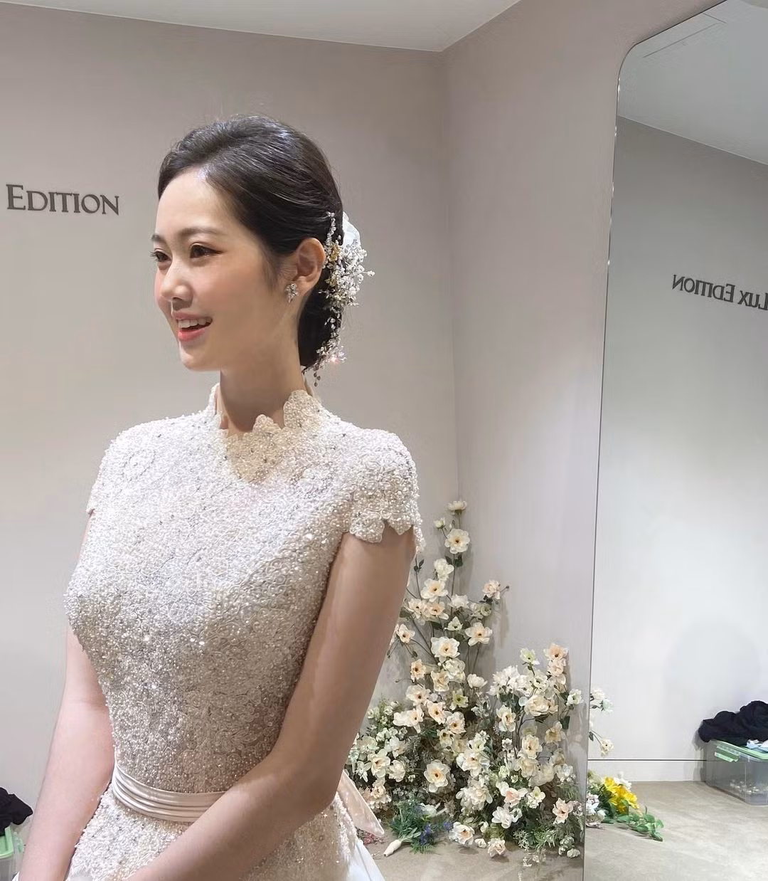 Khán giả bình luận: "Tại sao ông trời lại lấy đi một người đẹp, thông minh và tài năng sớm như vậy? Cầu mong người quá cố được yên nghỉ", "Cầu mong bạn luôn hạnh phúc và không ốm đau trên thiên đường", "Bây giờ đừng ốm và hãy yên nghỉ nhé", "Cô ấy sẽ mãi là một phóng viên tuyệt vời"...