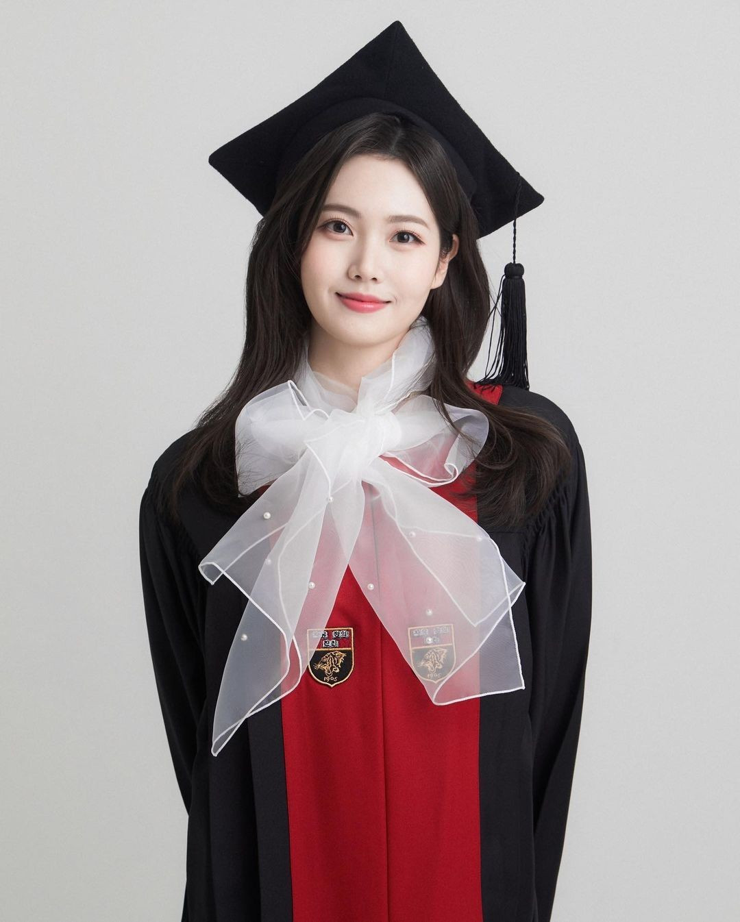 Lee Yeon Je đã tốt nghiệp khoa Ngôn ngữ và Văn học Pháp tại Đại học Hàn Quốc