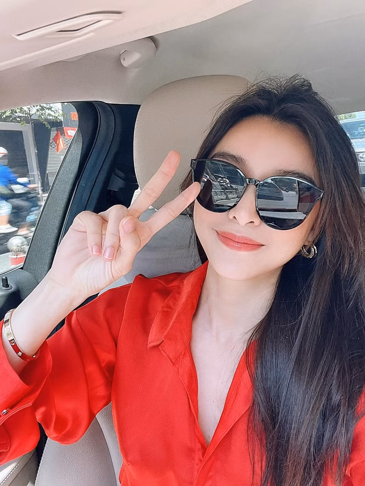 Cao Thái Hà nhắc nhở bản thân lúc nào cũng phải vui vẻ.