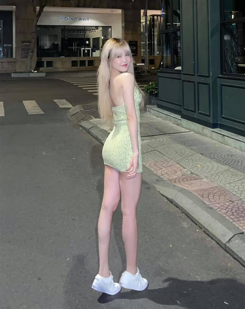 hi chụp ảnh, cô nàng có thể chủ động loại bỏ những bức ảnh kém duyên nhưng khi vận động thì khó tránh sự cố.