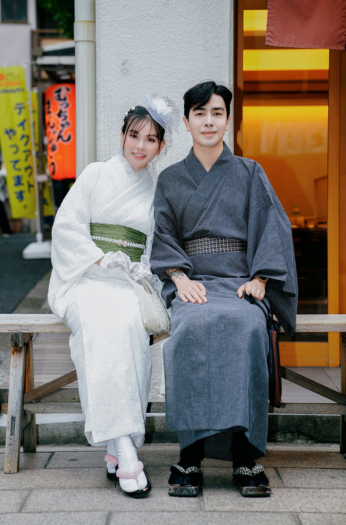 Ca sĩ Thu Thủy cùng chồng trẻ vi vu ở Nhật, kỷ niệm 4 năm ngày cưới.