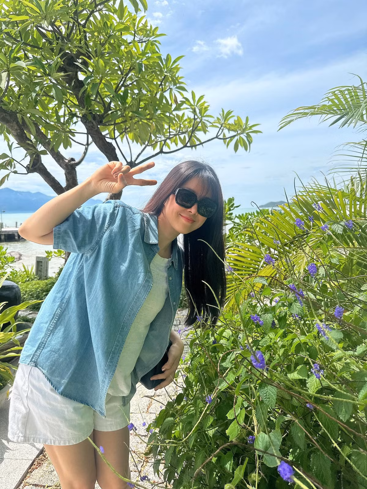 Diễn viên Lê Phương chia sẻ cứ được đi chơi là cô về với đúng tuổi thật.