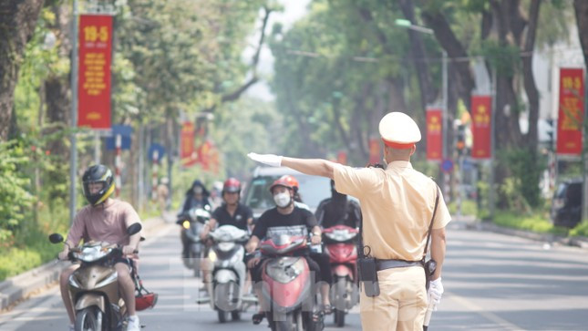 CSGT khong duoc tuy tien dung xe, kham nguoi vi pham