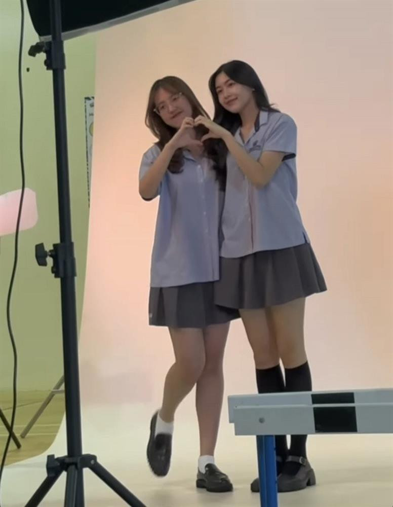 hiều cao nổi bật nhất trong các nữ sinh của lớp.