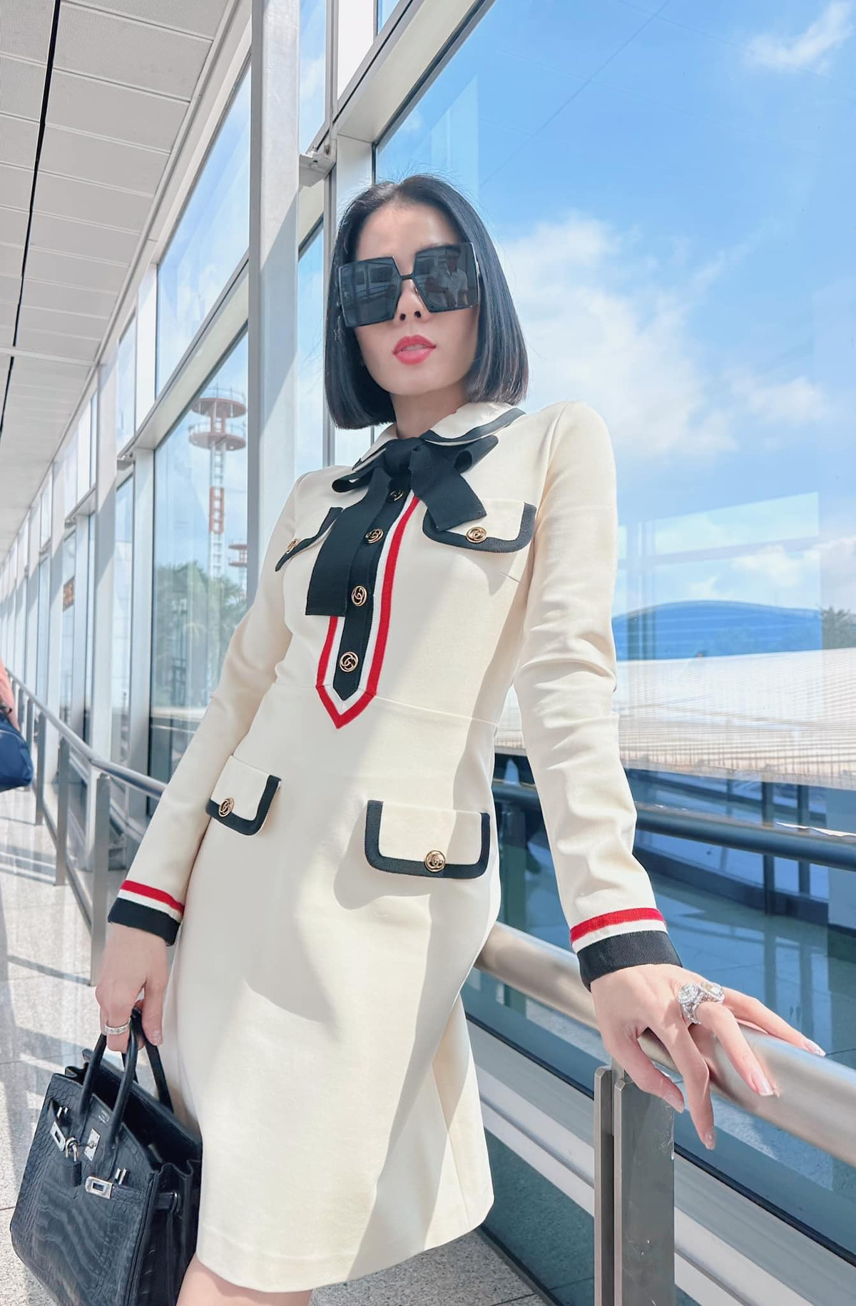 Tin Sao Việt ngày 14/1: Ca sĩ Lệ Quyên diện trang phục trẻ trung.