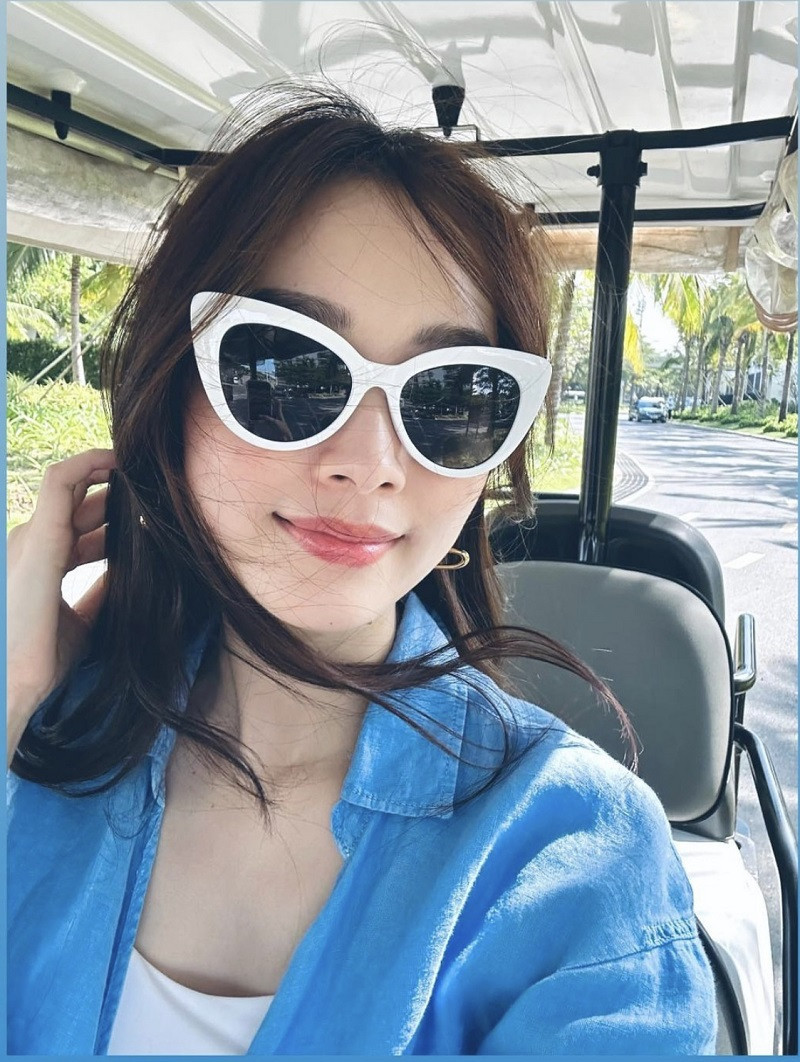 Hoa hậu Đặng Thu Thảo đẹp dịu dàng.