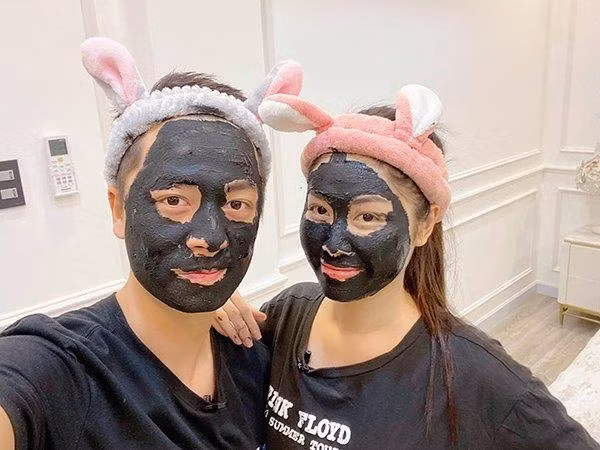 Thủy Anh và ông xã Đăng Khôi với hình ảnh làm đẹp ngập tràn vẻ "cute".