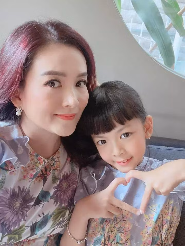 An Như là con gái thứ hai của Bình Minh - Anh Thơ. Cô bé chào đời năm 2012, trên còn có chị gái An Nhiên hơn 3 tuổi.