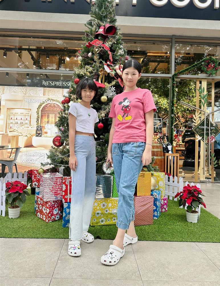 Cả hai con gái Bình Minh đều thừa hưởng chiều cao từ bố.