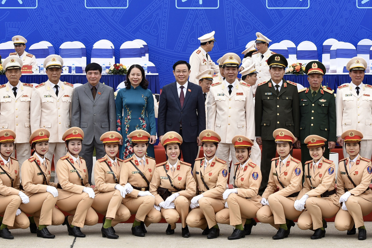 Tham dự buổi lễ có Chủ tịch Quốc hội Vương Đình Huệ; Phó Chủ tịch nước Võ Thị Ánh Xuân; Đại tướng Tô Lâm, Bộ trưởng Công an cùng đại diện lãnh đạo các bộ, ban, ngành.