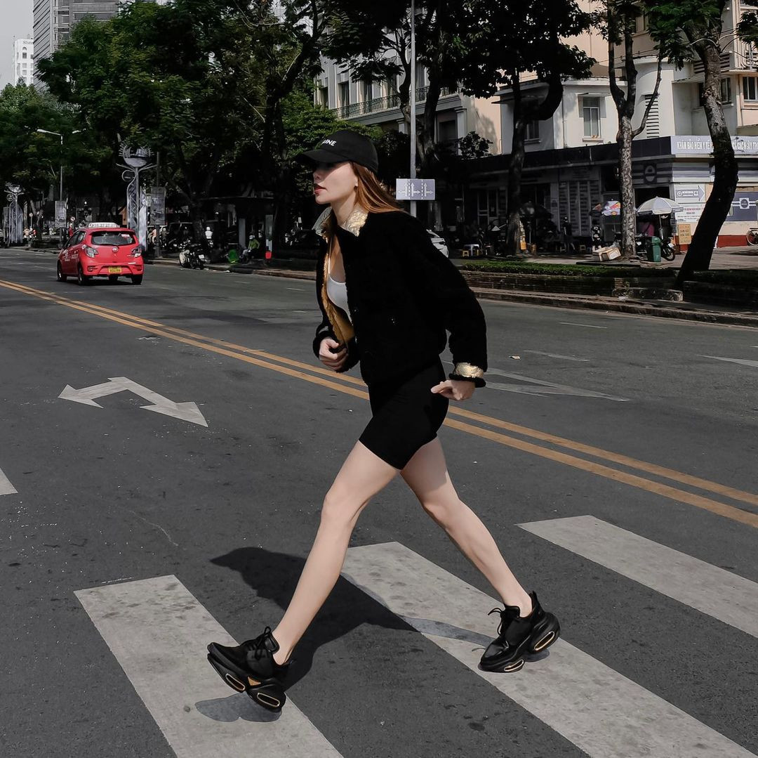 NSND Thu Que tre trung, hoa hau Ky Duyen khoe eo thon-Hinh-4