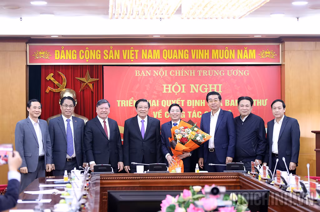 Ong Dang Van Dung lam Pho Truong Ban Noi chinh Trung uong-Hinh-3